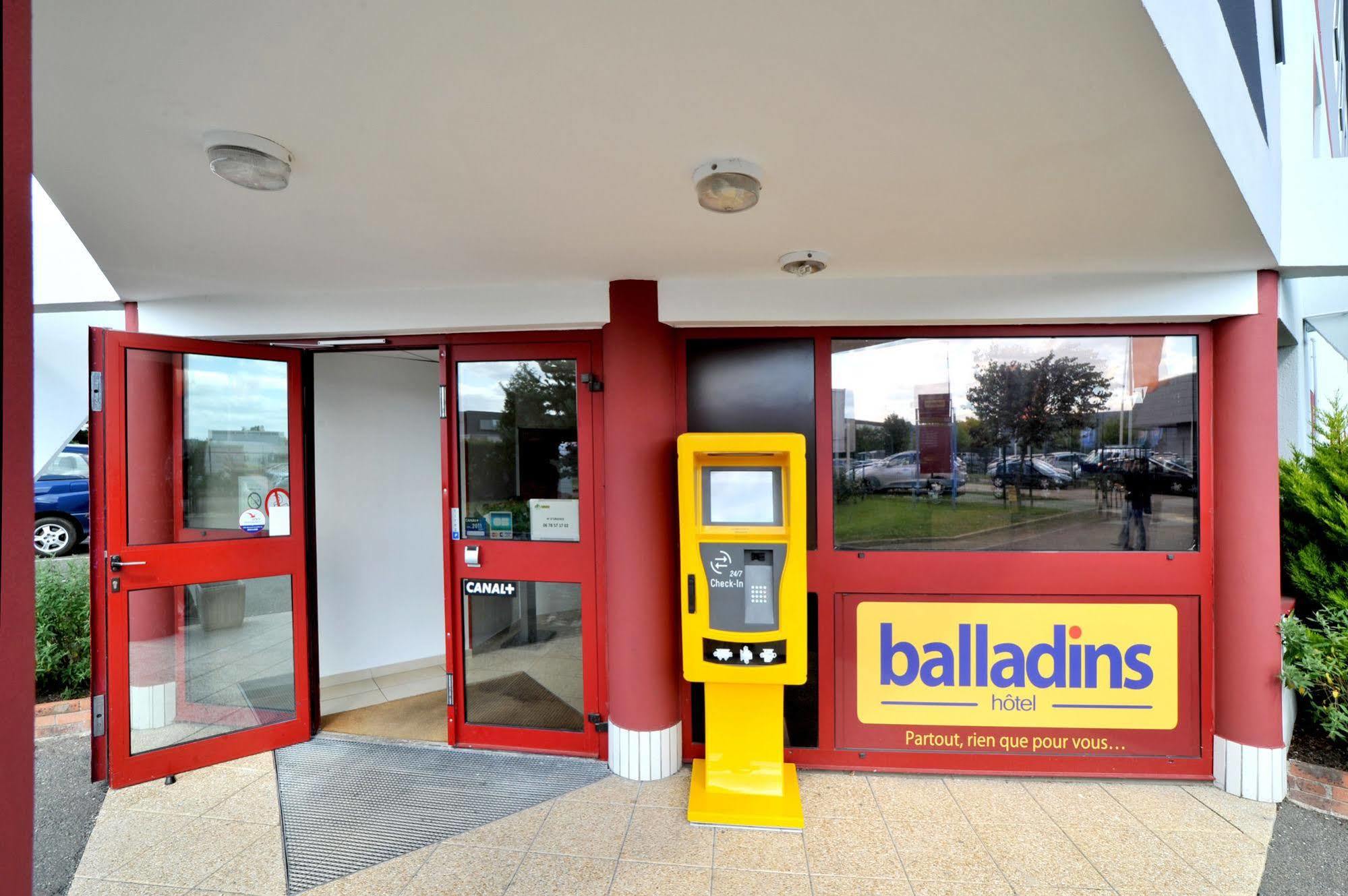 Welcomotel Coignieres Exterior photo