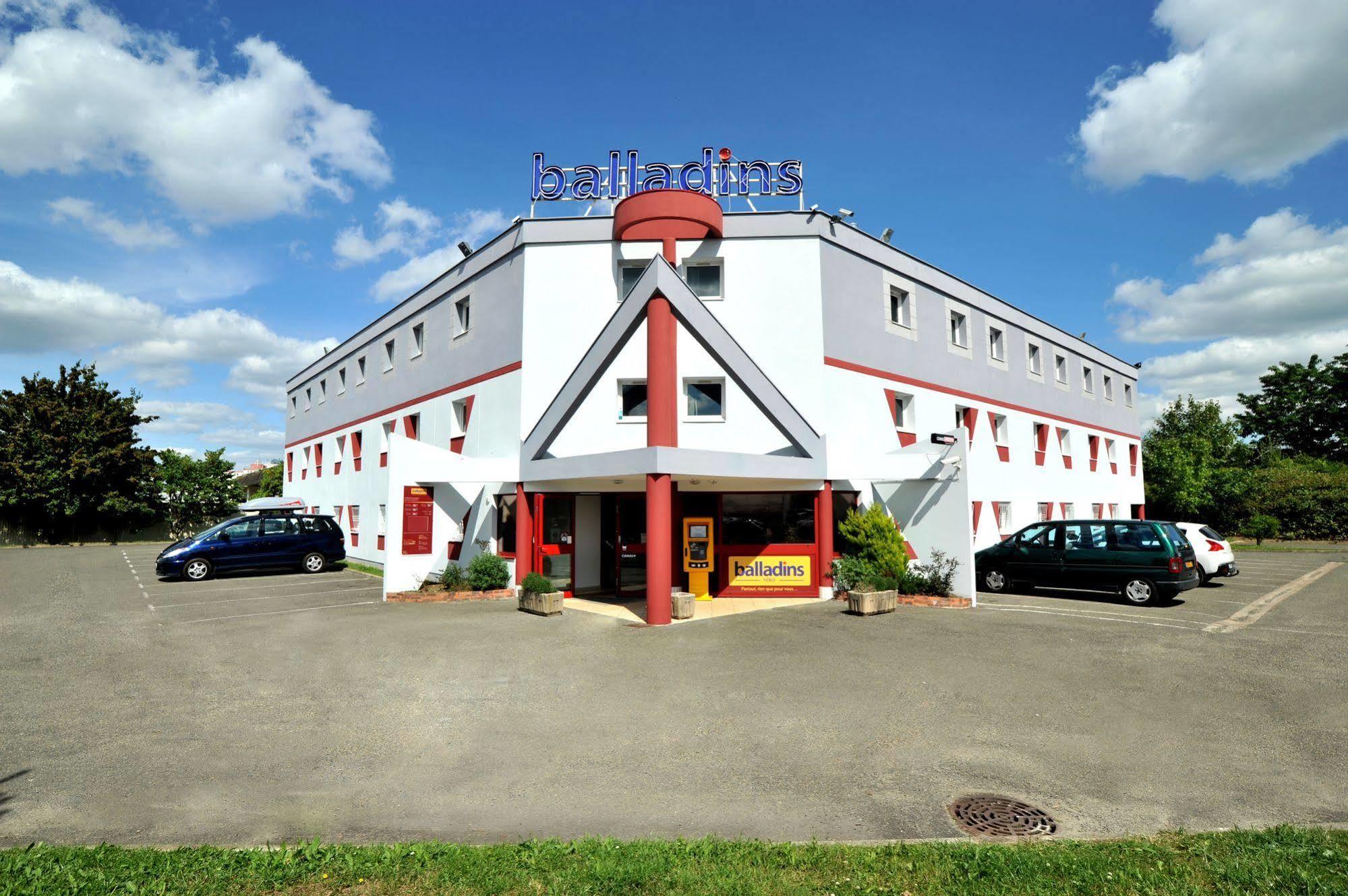 Welcomotel Coignieres Exterior photo